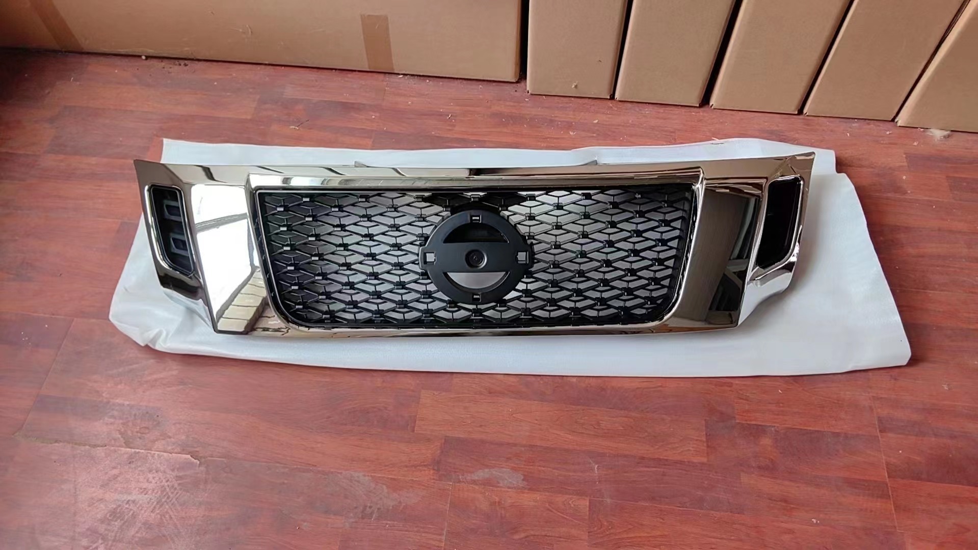 Aftermark Auto Parts Half Chrome Black Front Grille For Nissan Navara Np300 2015